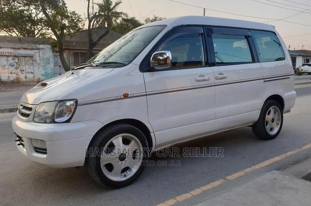 Toyota Noah 2001 White