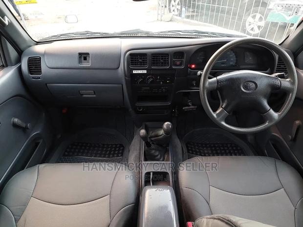Toyota Hilux 2003 White