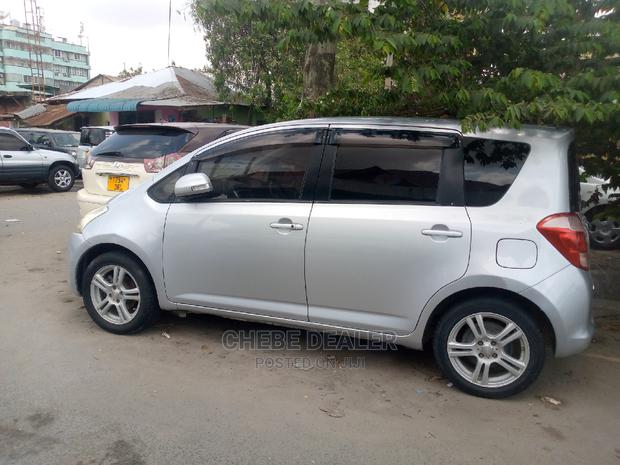Toyota Ractis 2005 1.3 FWD Silver