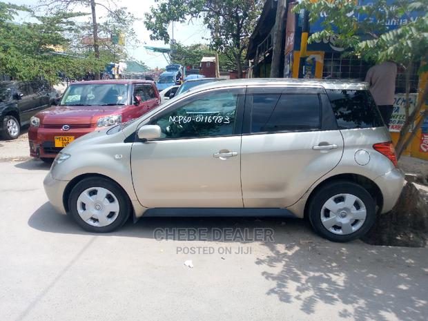 Toyota IST 2004 Gold