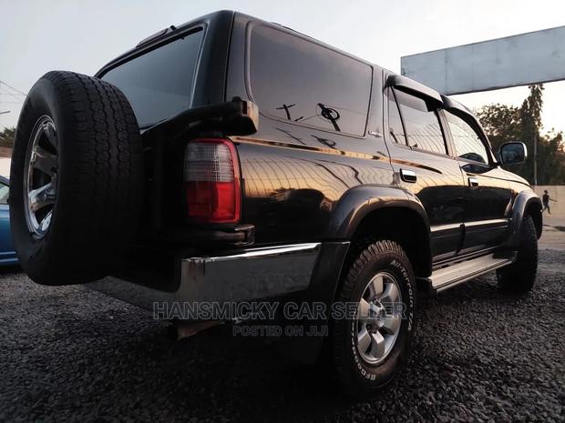Toyota Hilux Surf 2000 Black