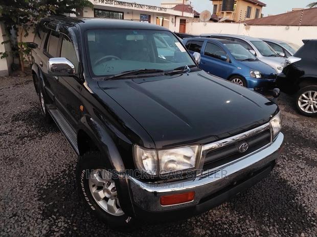 Toyota Hilux Surf 2000 Black