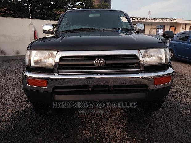 Toyota Hilux Surf 2000 Black