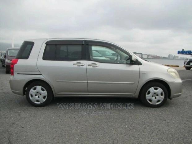 Toyota Raum 2006 Silver