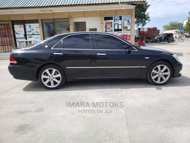 Toyota Crown 2005 Royale Black