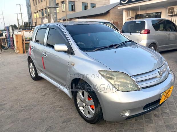 Toyota IST 2005 Silver
