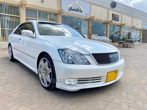 Toyota Crown 2006 White