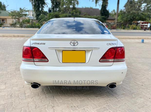 Toyota Crown 2006 White