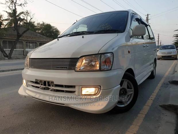 Toyota Noah 2003 White