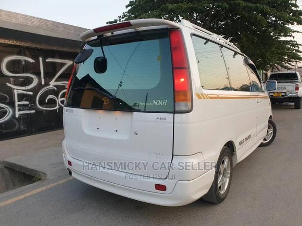 Toyota Noah 2003 White