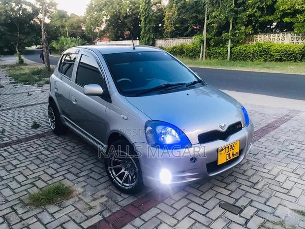 Toyota Vitz 2004 Gray