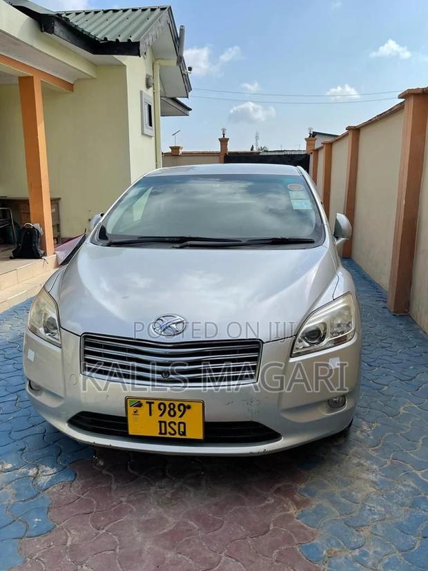 Toyota Mark X Zio 2010 Silver