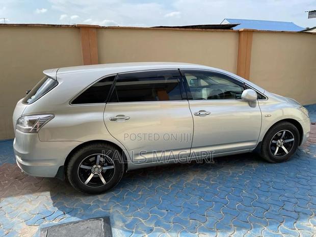 Toyota Mark X Zio 2010 Silver