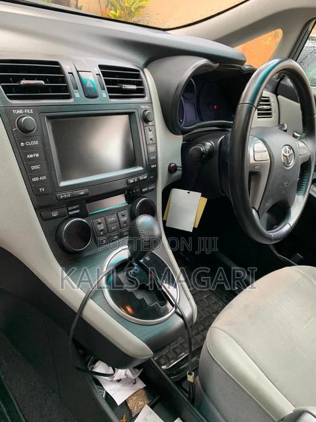 Toyota Mark X Zio 2010 Silver