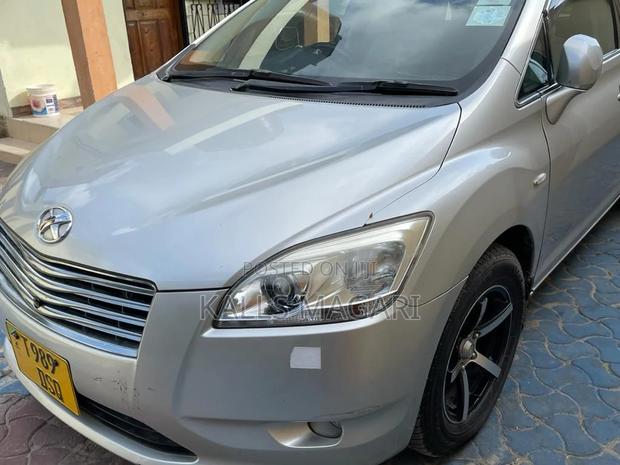 Toyota Mark X Zio 2010 Silver