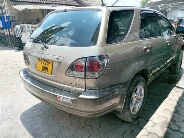 Toyota Harrier 2001 Gold