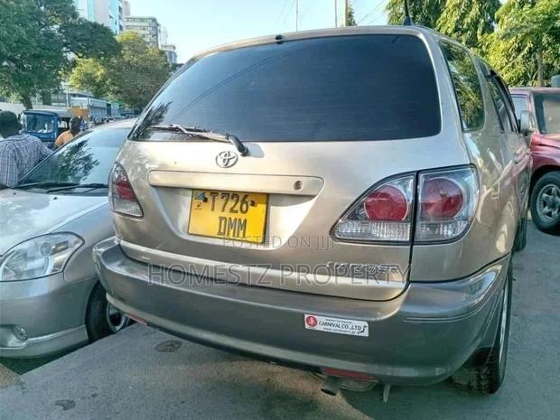 Toyota Harrier 2001 Gold