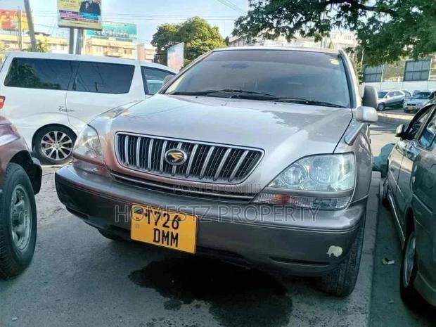 Toyota Harrier 2001 Gold