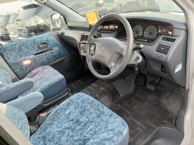 Toyota Noah 2001 Pearl