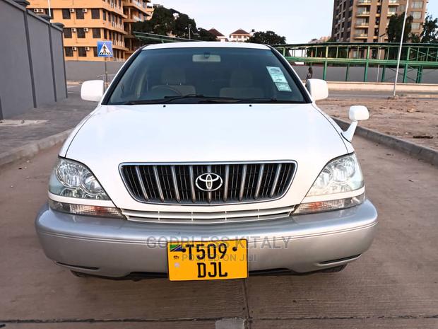 Toyota Harrier 2001 White