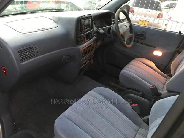 Toyota Noah 2001 Gray