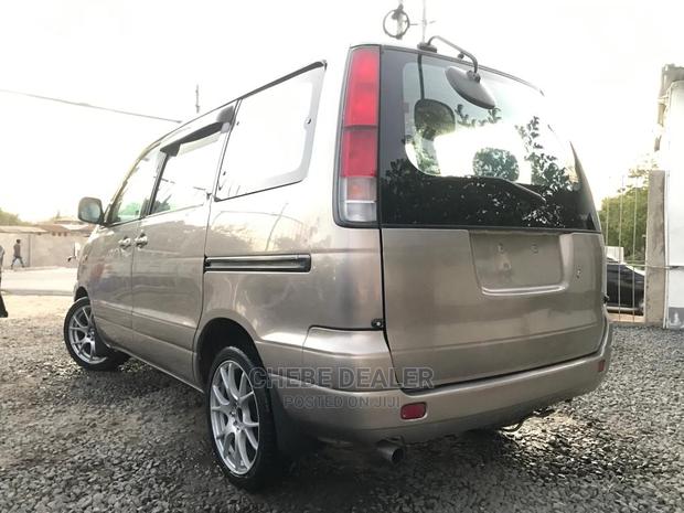 Toyota Noah 2002 2.0 AWD (8 Seater) Gold