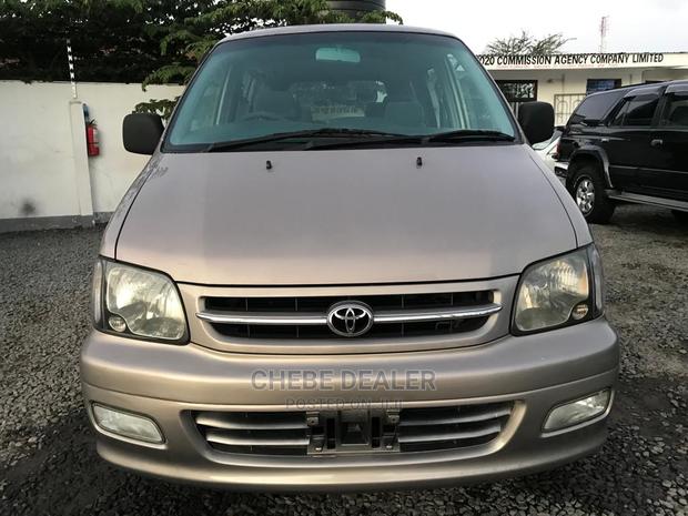 Toyota Noah 2002 2.0 AWD (8 Seater) Gold