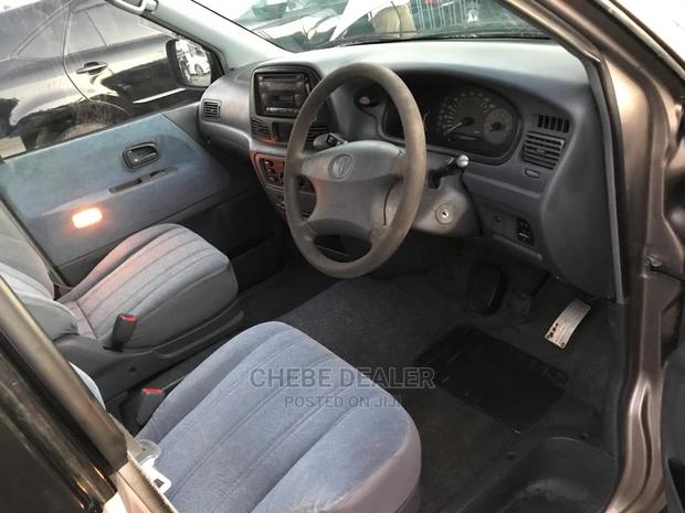 Toyota Noah 2002 2.0 AWD (8 Seater) Gold