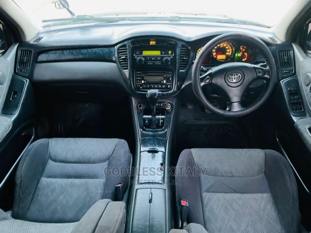 Toyota Kluger 2002 Black