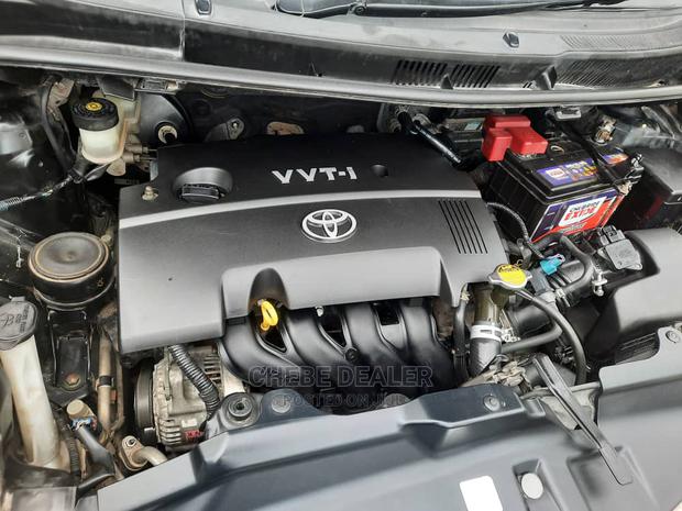 Toyota Ractis 2005 1.5 AWD Black