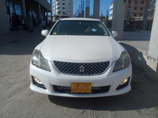 Toyota Crown 2009 White