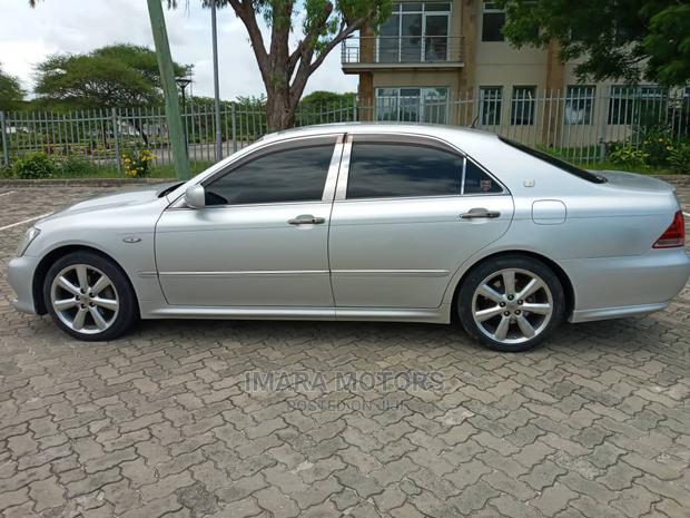Toyota Crown 2006 Silver