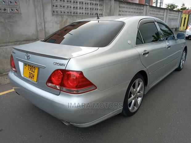 Toyota Crown 2006 Silver