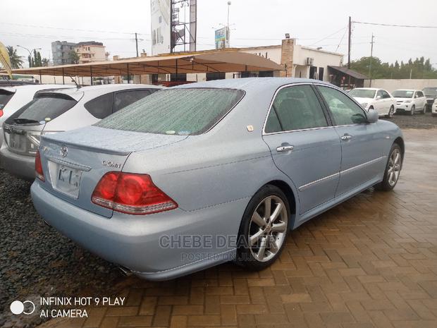 Toyota Crown 2004 Blue