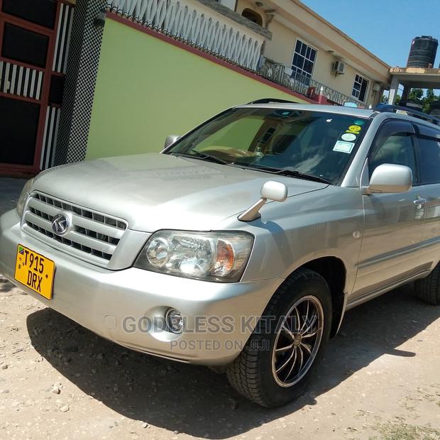 Toyota Kluger 2003 Silver