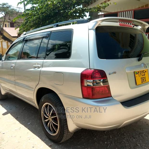 Toyota Kluger 2003 Silver