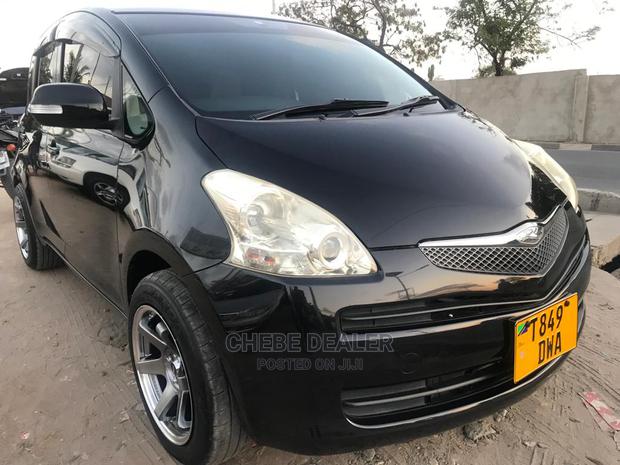 Toyota Ractis 2005 1.3 FWD Black