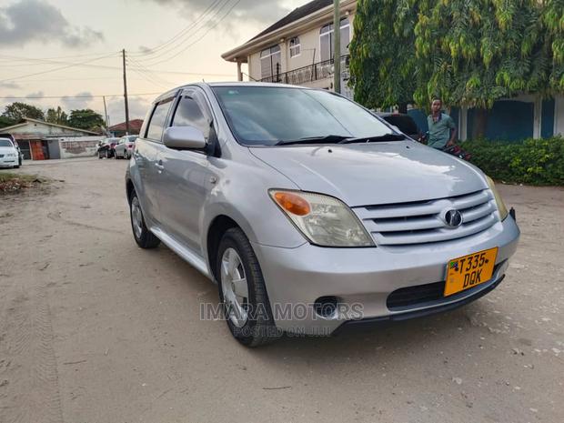 Toyota IST 2005 Silver