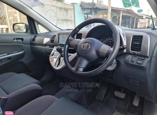 Toyota Wish 2005 Silver