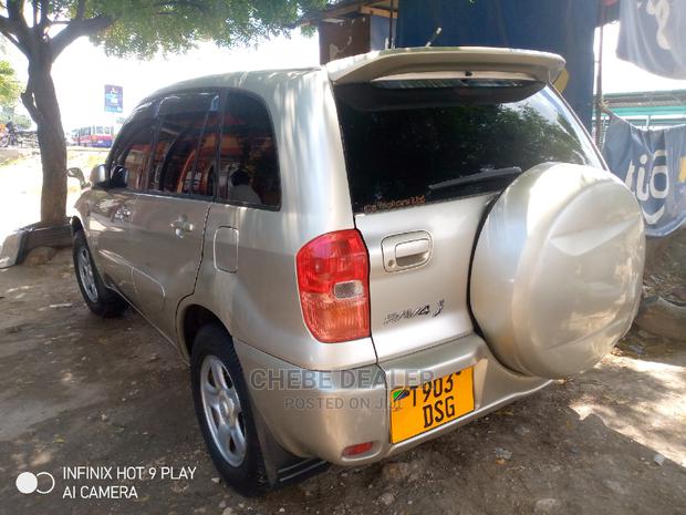 Toyota RAV4 2004 1.8 Gold