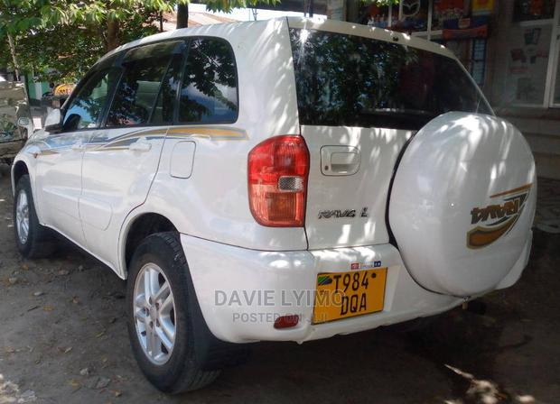 Toyota RAV4 2002 White