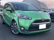 Toyota Sienta 2015 Green for sale