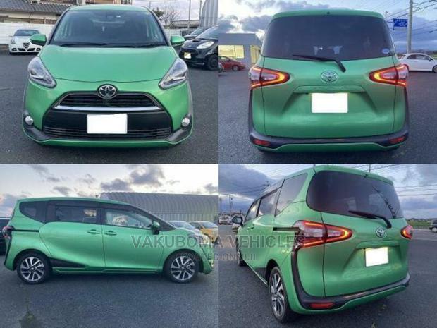 Toyota Sienta 2015 Green