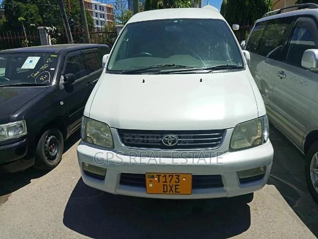 Toyota Noah 2003 White