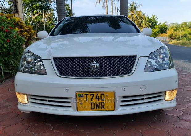 Toyota Crown 2003 Pearl