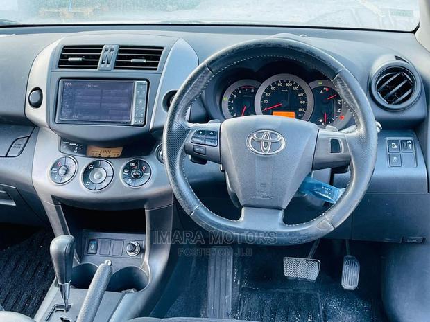 Toyota Vanguard 2011 Black