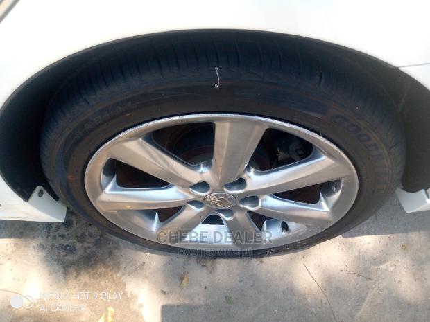 Toyota Crown 2006 White