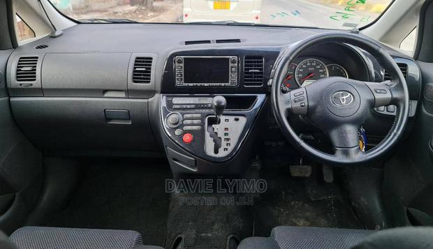 Toyota Wish 2005 Blue