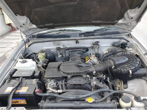 Toyota Hilux 2004 Beige
