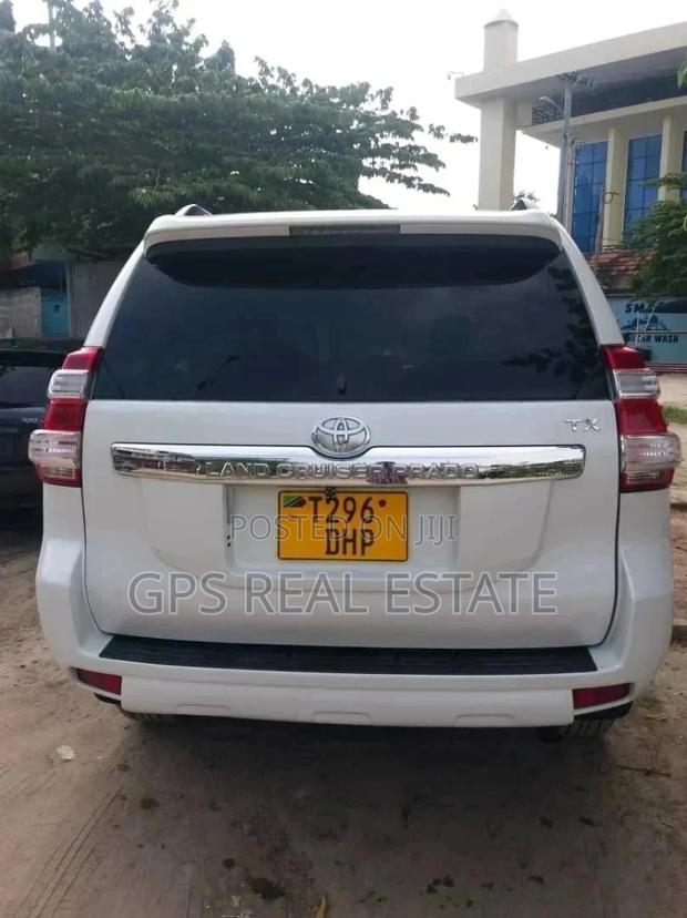 Toyota Land Cruiser 2010 White